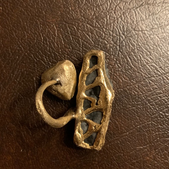 Authentic volcanic rock and crystal statement ring - Picture 3 of 3